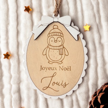 Boule Médaillon Pingouin – Premier Noël personnalisé 🎁